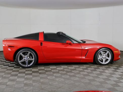 Used 2006 Chevrolet Corvette Coupe w/ Preferred Equipment Group RWD image 19
