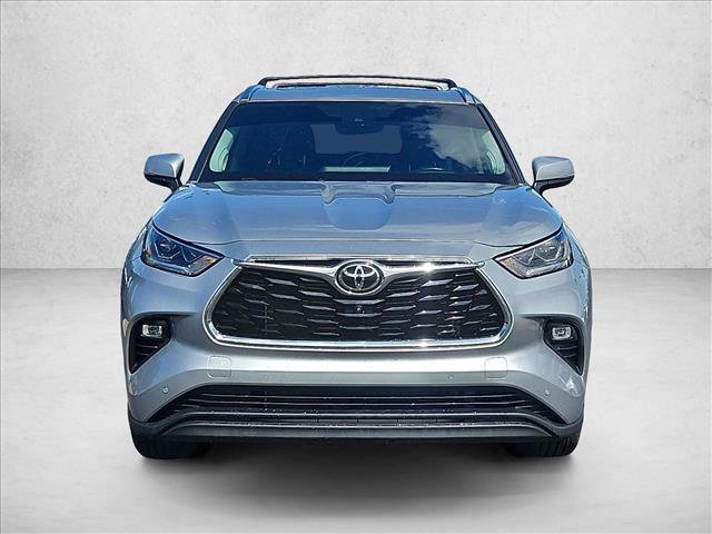 Used 2021 Toyota Highlander Limited AWD/4WD image 2