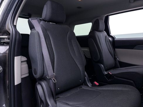 Certified 2023 Kia Carnival LX image 32