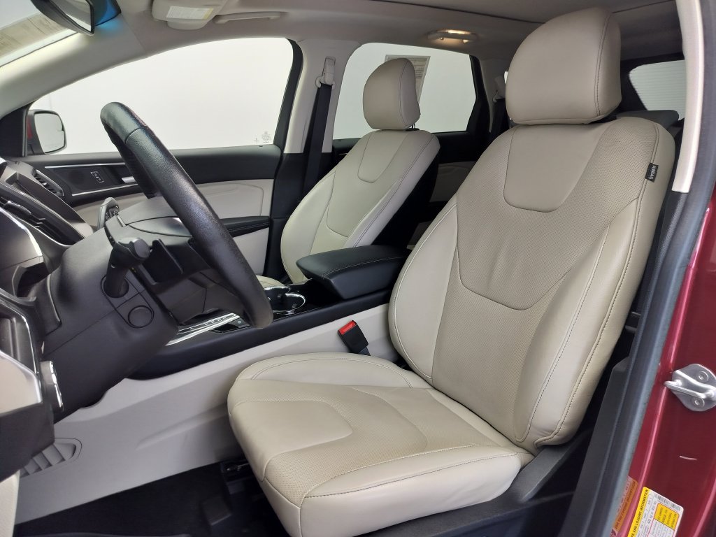 Used 2018 Ford Edge Titanium w/ Equipment Group 301A FWD image 9