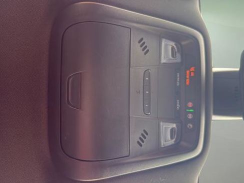 Used 2023 Buick Enclave Essence FWD image 34