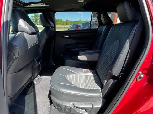 Used 2021 Toyota Highlander XSE image 35