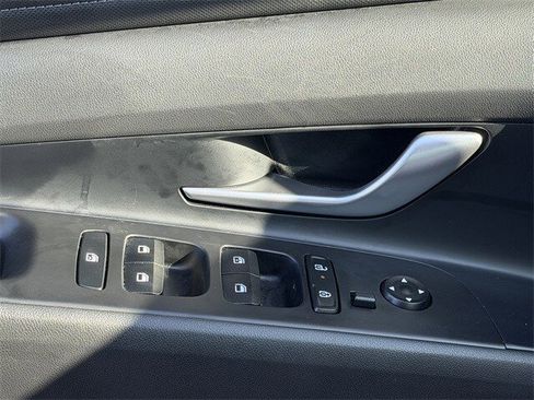 Used 2025 Hyundai Elantra SEL image 23