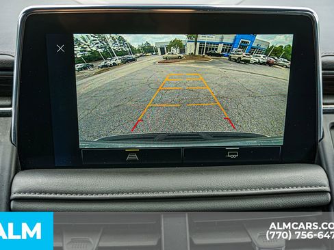 Used 2024 Chevrolet Suburban LT RWD image 41
