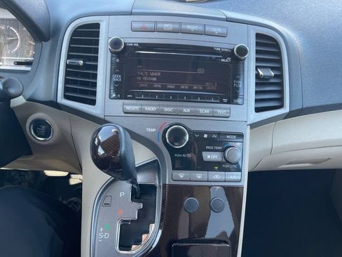 Used 2010 Toyota Venza FWD image 22