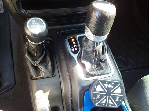 Used 2020 Jeep Wrangler Unlimited Sahara AWD/4WD image 27