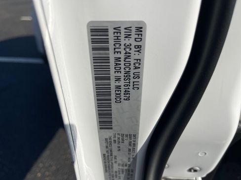 Used 2025 Jeep Compass Limited image 11