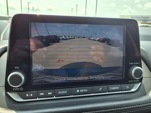 Used 2024 Nissan Rogue SV FWD image 10