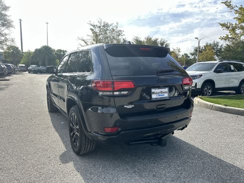 Used 2019 Jeep Grand Cherokee Altitude RWD image 4