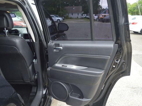 Used 2014 Jeep Compass Latitude FWD image 24
