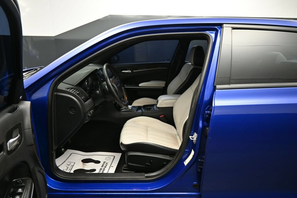 Used 2019 Chrysler 300 S RWD image 9