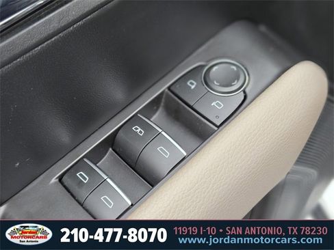 Used 2024 GMC Canyon Denali image 17
