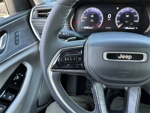 Used 2023 Jeep Grand Cherokee Overland image 39