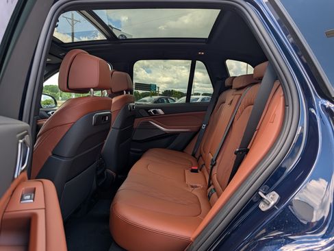 New 2026 BMW X5 xDrive40i w/ M Sport Package AWD/4WD image 6