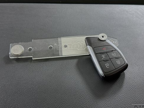 Used 2024 Chevrolet Equinox EV LT image 32