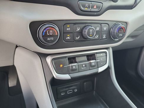 Used 2024 GMC Terrain SLT FWD image 16