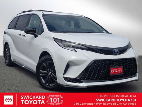 Used 2025 Toyota Sienna XSE w/ XSE Plus Package AWD/4WD image 1
