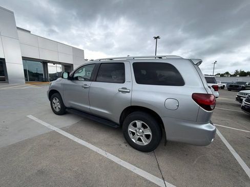Used 2022 Toyota Sequoia SR5 AWD/4WD image 29
