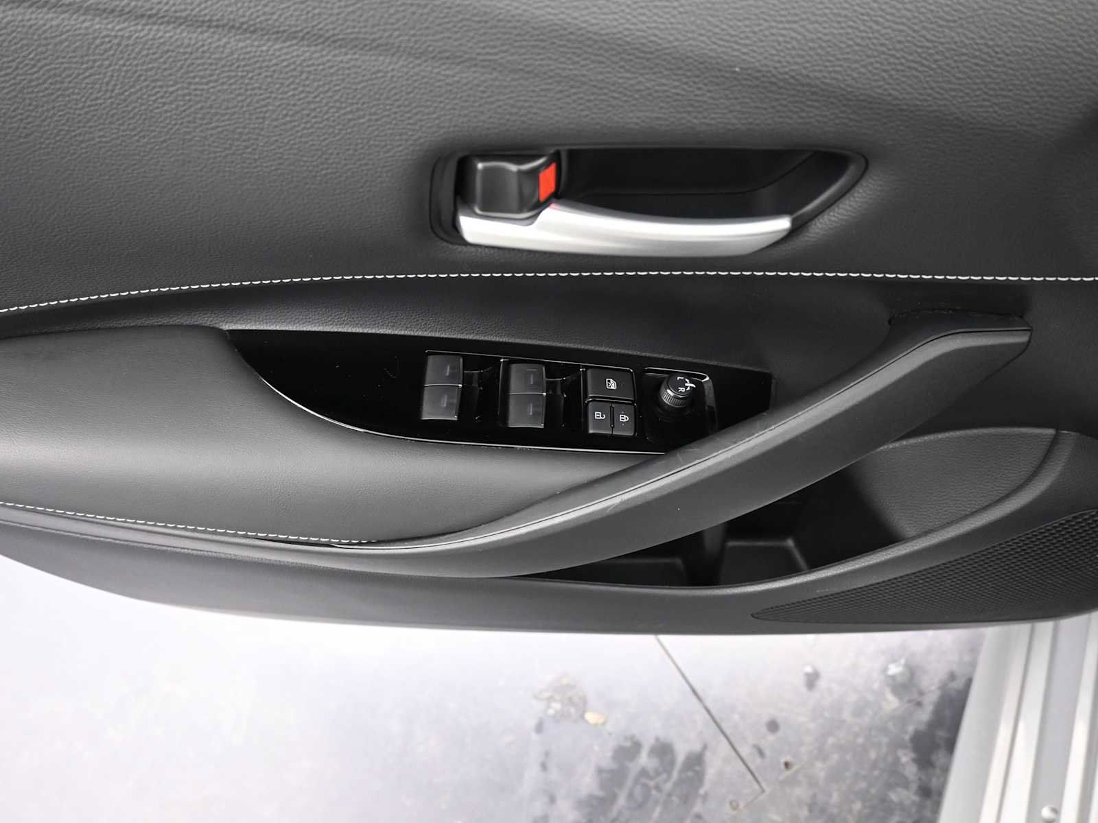 Used 2024 Toyota Corolla SE FWD image 18