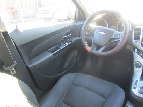 Used 2015 Chevrolet Cruze LT image 12