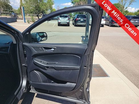 Used 2020 Ford Edge SE image 16
