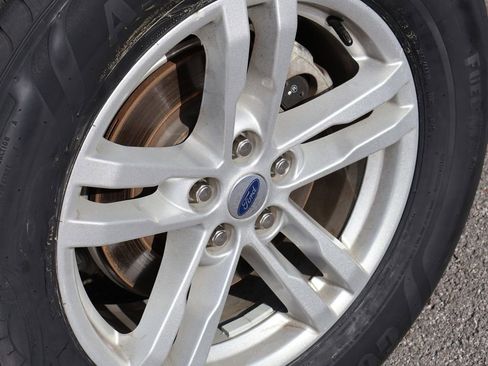 Used 2022 Ford Explorer XLT w/ Equipment Group 202A AWD/4WD image 20