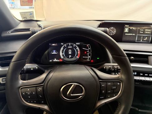 Used 2022 Lexus UX 200 w/ Accessory Package (Z2) image 12