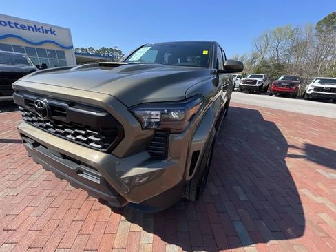 Used 2025 Toyota Tacoma TRD Sport AWD/4WD image 23