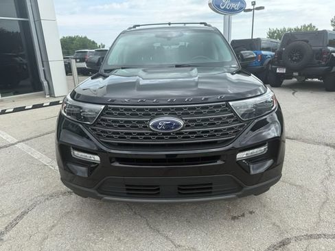 Used 2023 Ford Explorer XLT w/ Equipment Group 202A AWD/4WD image 2