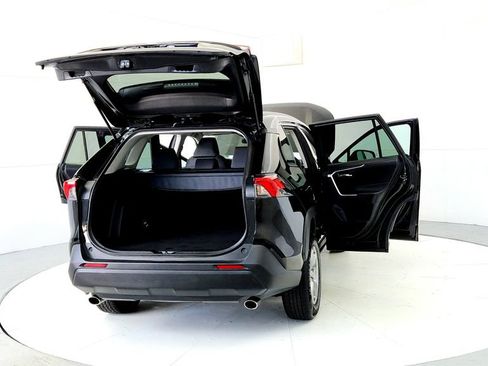 Used 2025 Toyota RAV4 XLE AWD/4WD image 11