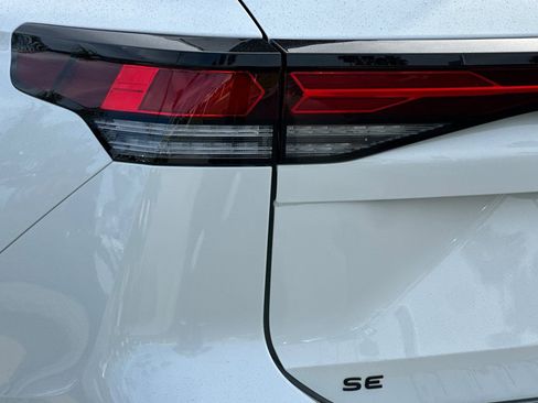 New 2026 Volkswagen Tiguan SE R-Line FWD image 7