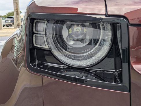 New 2025 Land Rover Defender 130 X-Dynamic SE image 10