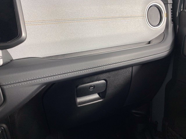 Used 2026 Jeep Wrangler Unlimited Sahara AWD/4WD image 36