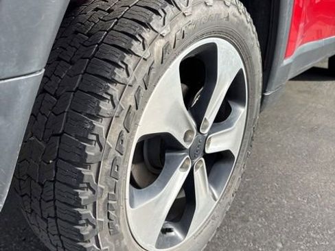 Used 2018 Jeep Compass Latitude w/ Cold Weather Group image 19