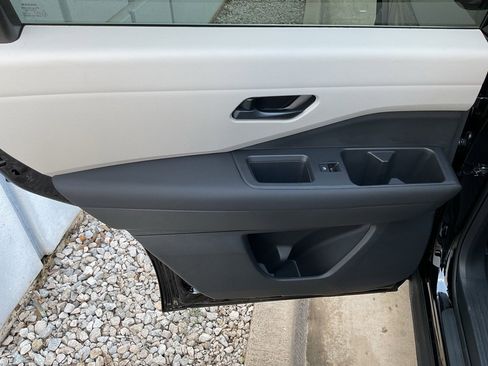 New 2025 Nissan Pathfinder SV w/ Black Appearance Package image 17