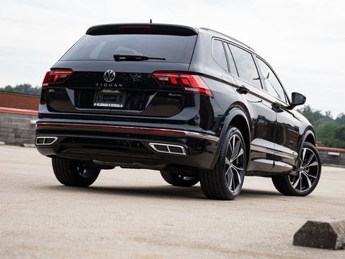 Used 2023 Volkswagen Tiguan SEL R-Line AWD/4WD image 6