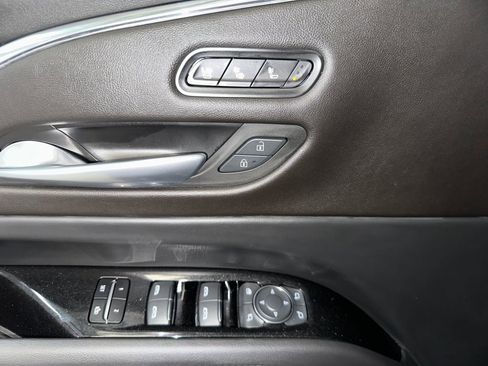 Certified 2024 Cadillac Escalade Premium Luxury image 11