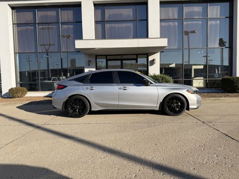 Used 2025 Honda Civic Sport image 3