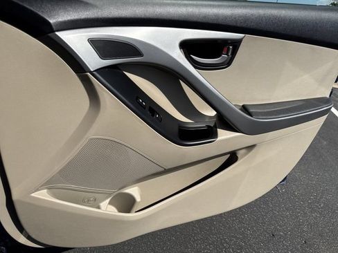 Used 2014 Hyundai Elantra SE FWD image 22
