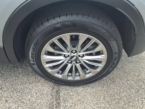 Used 2025 Cadillac XT4 Premium Luxury FWD image 25