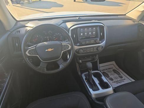 Used 2022 Chevrolet Colorado LT w/ LT Convenience Package AWD/4WD image 14