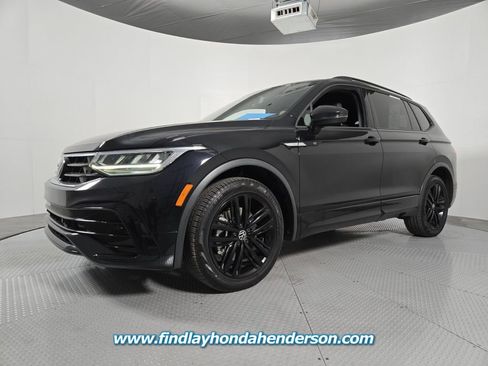 Used 2022 Volkswagen Tiguan SE R-Line image 2
