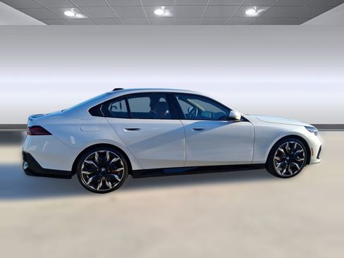 New 2026 BMW 540i xDrive w/ M Sport Package image 8