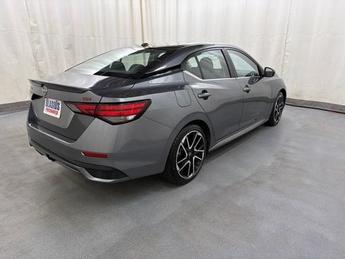 Used 2025 Nissan Sentra SR FWD image 6
