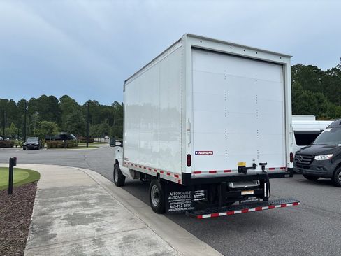 Used 2022 Ford E-350 and Econoline 350 Super Duty w/ Power Windows & Locks Group image 6