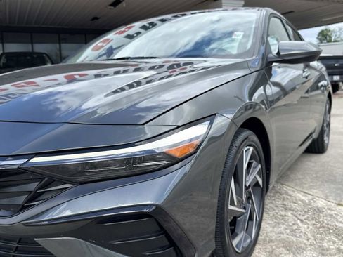 Used 2025 Hyundai Elantra SEL image 6