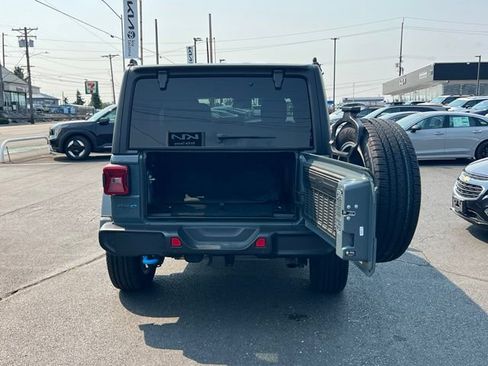 Used 2024 Jeep Wrangler Unlimited w/ Convenience Group AWD/4WD image 10