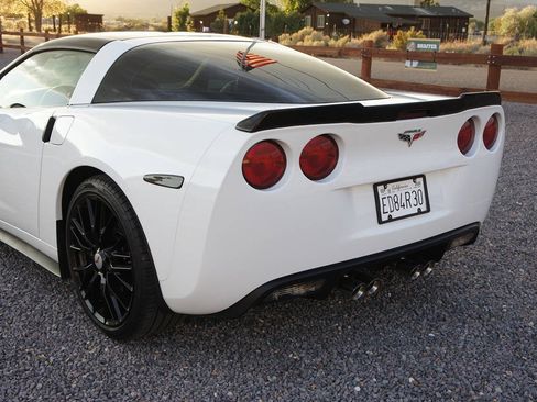 Used 2011 Chevrolet Corvette Coupe w/ 1LT RWD image 4