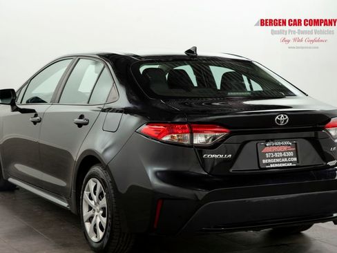 Used 2022 Toyota Corolla LE image 10
