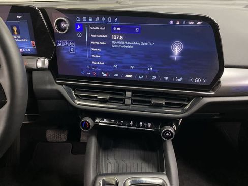 Used 2024 Chevrolet Equinox EV RS image 23